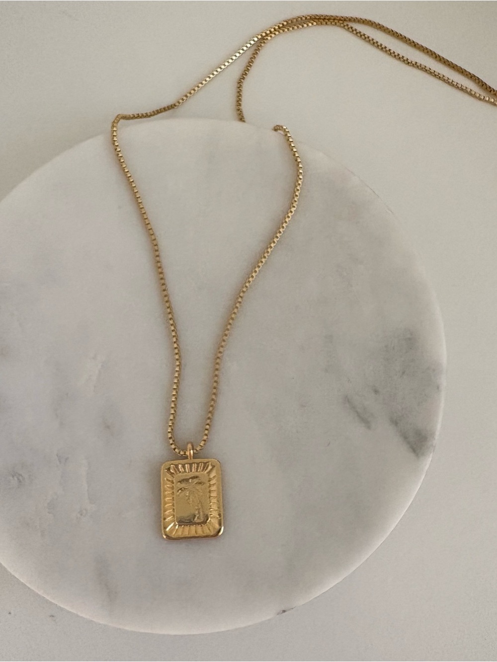 Pura Vida Palm Burst Gold Necklace - Picture 1 of 8